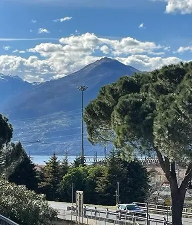 Lakeside View Apartment
