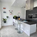 Lakeside View Apartment