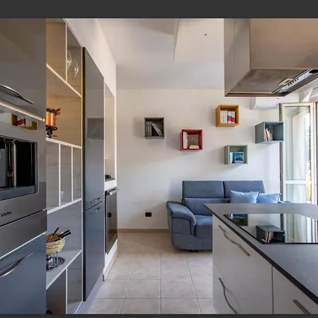 Lakeside View Apartment *