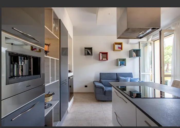 Lakeside View Apartment *